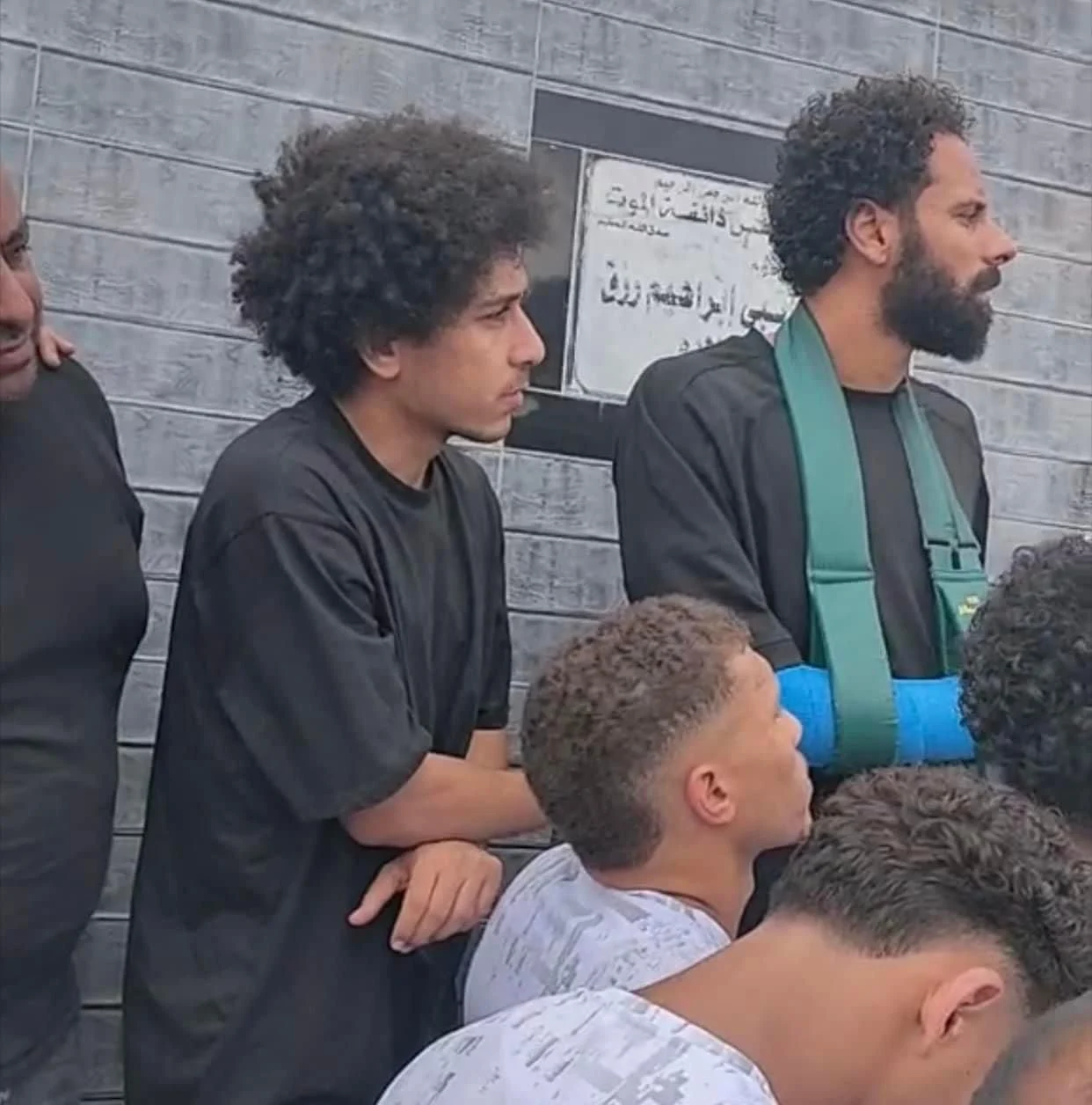 محمد صلاح ونجوم الكرة ينعون أحمد رفعت بكلمات مؤثرة 2 الآلاف يودعون أحمد رفعت