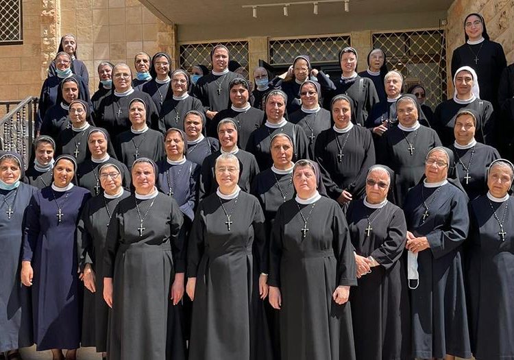 بعد إنقاذ 3 راهبات في دير بنات مريم القس أرميا عبده يشكر مدير مرفق الإسعاف بالفيوم 1 راهبات
