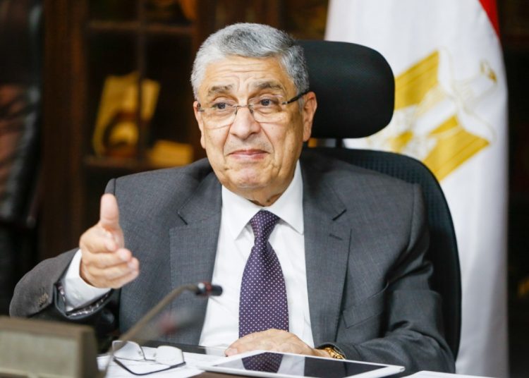 تفاصيل إعتذار وزير الكهرباء قبل مغادرة مكتبه وتوديع العاملين بالوزارة 1 وزير الكهرباء