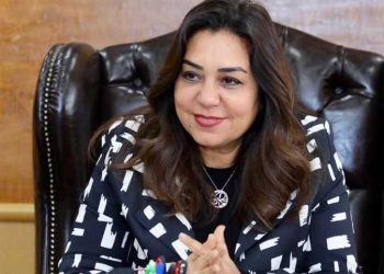 منال عوض تعلن الحرب على الأكياس البلاستيكية