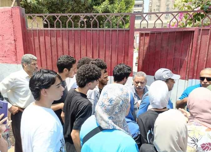 تعدي مراقب بالضرب على طالبة داخل لجنة الثانوية العامة وتحرير محضر بالواقعة 1 تعدي مراقب بالضرب على طالبة