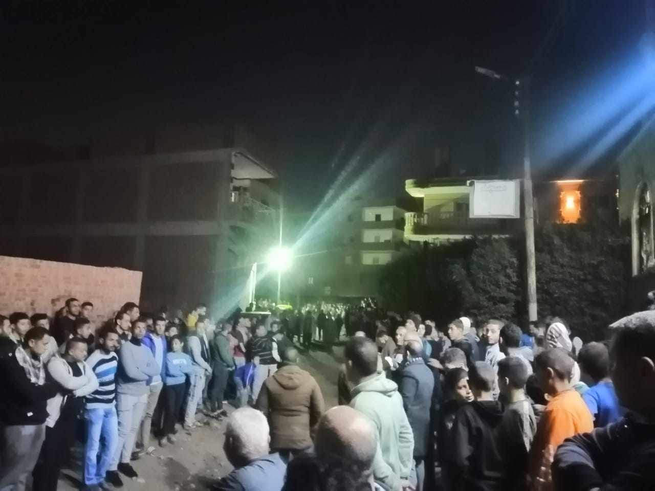 وداع مهيب 5 نعوش الأب والأم والأطفال كشف تفاصيل واقعة الإقليمي المؤلم 4 حادث الإقليمي وفاة أسرة كاملة