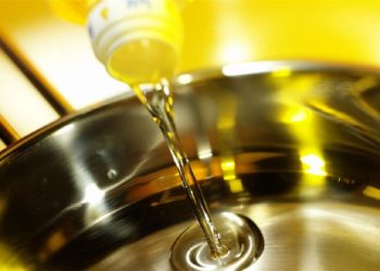سعر زيت الطعام بعد التخفيض في المجمعات الاستهلاكية