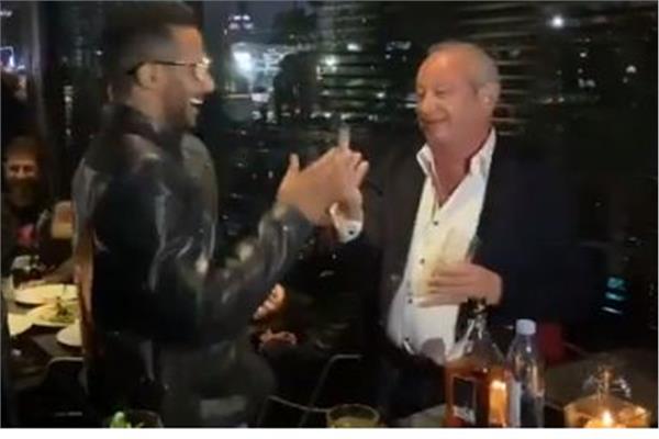 الفنان محمد رمضان يفجر مفاجاة عن سر صداقته برجل الأعمال نجيب ساويرس 3 الفنان محمد رمضان مع المهندس نجيب ساويرس