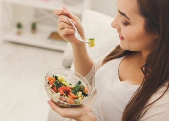 أطعمة ضرورية للمرأة بعد سن الـ 30 تزيد السعادة والشباب