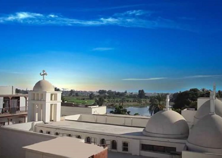 بالصور توافد الآلاف على دير السيدة العذراء ببياض وسط إجراءات أمنية مشددة 1 2018 4 8 10 47 37 884 431