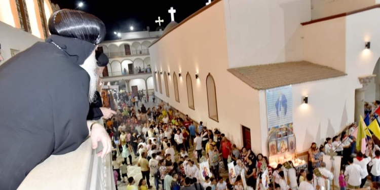 بالصور توافد الآلاف على دير السيدة العذراء ببياض وسط إجراءات أمنية مشددة 2 توافد الآلاف على دير السيدة العذراء ببياض