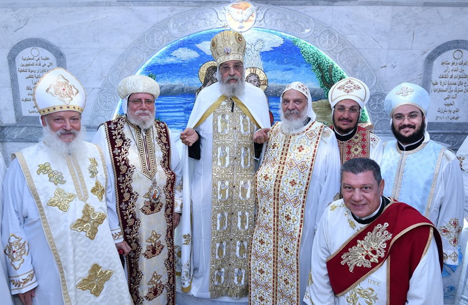 بالصور البابا تواضروس الثاني يدشن كنيسة السيدة العذراء والأرشيدياكون حبيب جرجس بالعبور الجديدة 3 البابا تواضروس الثاني يدشن كنيسة