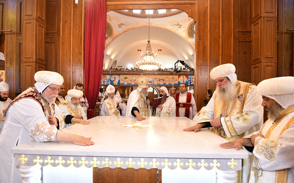 بالصور البابا تواضروس الثاني يدشن كنيسة السيدة العذراء والأرشيدياكون حبيب جرجس بالعبور الجديدة 4 البابا تواضروس الثاني يدشن كنيسة