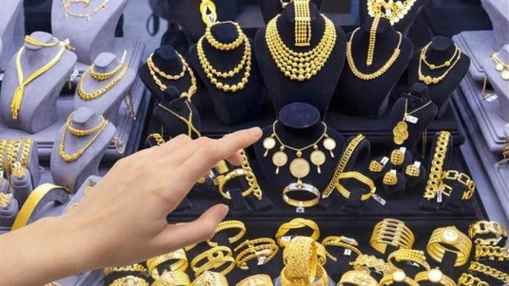 سعر الذهب اليوم 4 مايو 2025 بكام عيار 21 الآن بعد آخر تراجع 3 سعر مصنعية جرام الذهب