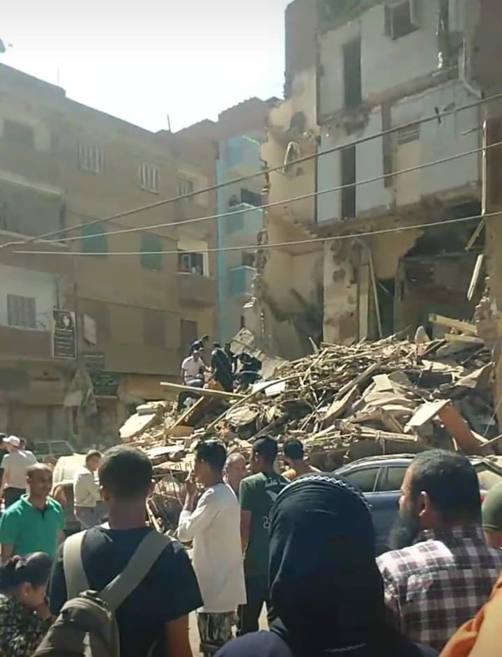 عاجل بالصور انهيار عقار المنوفية وأنباء عن وجود ضحايا تحت الأنقاض 3 انهيار عقار المنوفية