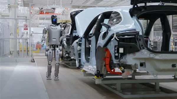 شركة BMW توقف العمالة البشرية بمصنع التجميع وتستخدم الروبوتات على هيئة إنسان وتكشف التفاصيل 2 BMW توقف العمالة البشرية