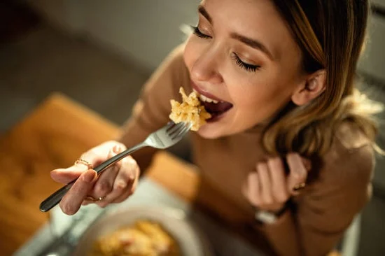 أطعمة ضرورية للمرأة بعد سن الـ 30 تزيد السعادة والشباب 2 أطعمة ضرورية للمرأة بعد سن الـ 30