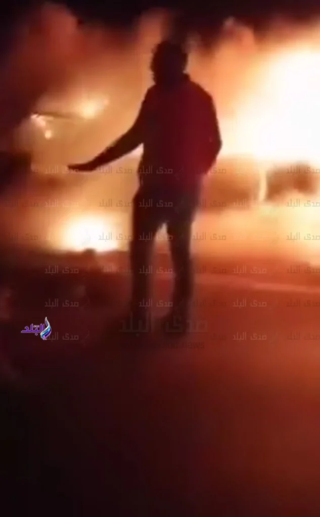 بالصور حادث الطريق الأوسطي الغربي صرخات مرعبة من وسط النيران تفحم سيارة بركابها 3 حادث الطريق الأوسطي الغربي