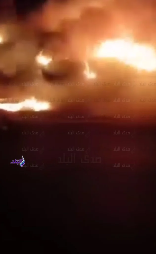 بالصور حادث الطريق الأوسطي الغربي صرخات مرعبة من وسط النيران تفحم سيارة بركابها 5 حادث الطريق الأوسطي الغربي