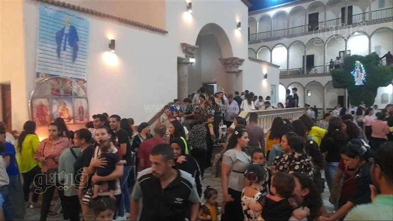 شاهد احتفالات الآلاف ب مولد العذراء بدير بياض العرب بني سويف ترانيم وشموع ودعوات 2 احتفالات الآلاف بمولد العذراء بدير بياض العرب
