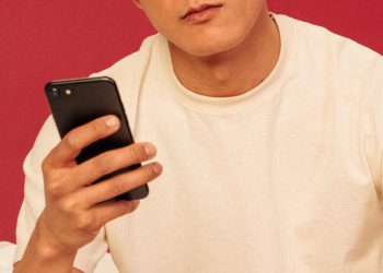 اعرف عقوبة إزعاج الآخرين عن طريق الهاتف بعد قرار الإتصالات 12 إزعاج الآخرين