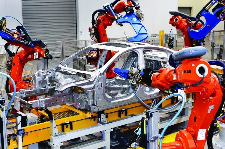 شركة BMW توقف العمالة البشرية بمصنع التجميع وتستخدم الروبوتات على هيئة إنسان وتكشف التفاصيل 1 BMW توقف العمالة البشرية