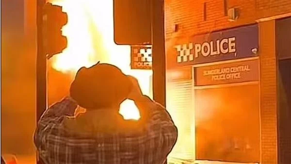 بريطانيا على صفيح ساخن نهب المحلات وحرق قسم شرطة وإصابة 3 ظباط 2 بريطانيا على صفيح ساخن