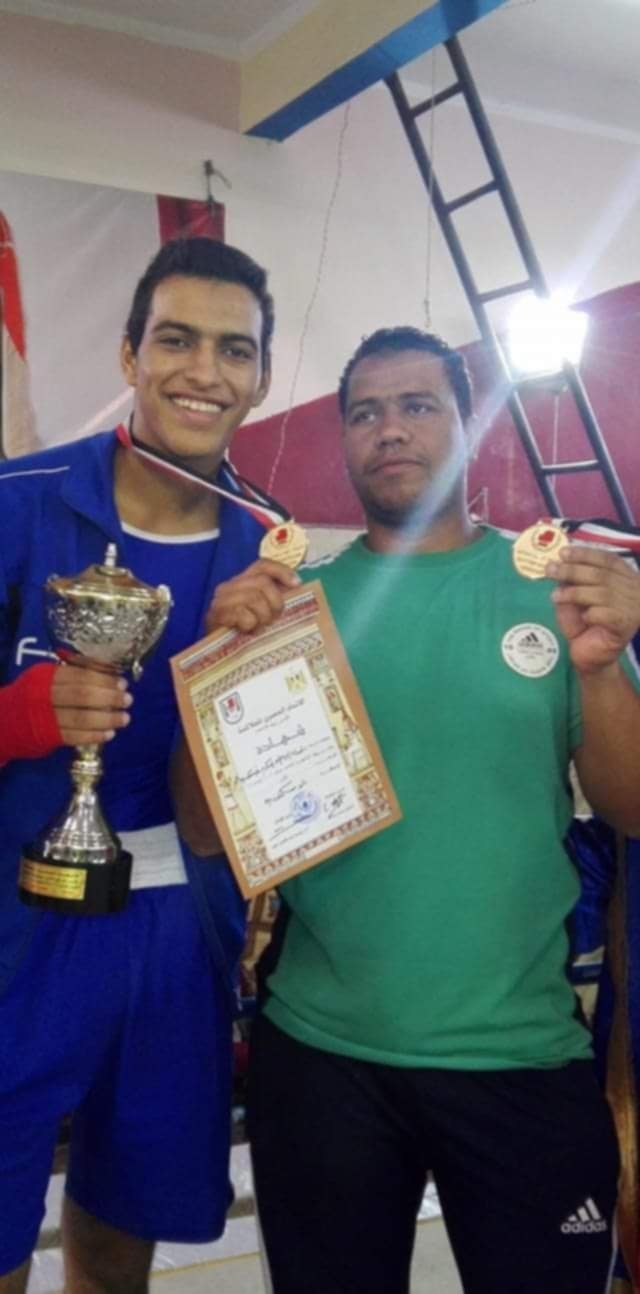 جنازة كبيرة للاعب الملاكمة عقب إنهاء حياته بسبب ركنة سيارة ودفنة بمقابر أم النور 3 جنازة كبيرة للاعب الملاكمة