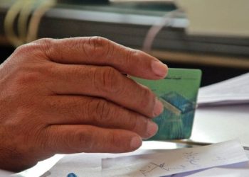 حقيقة حذف أي مواطن من بطاقات التموين يمتلك إنترنت أرضي أو أكثر من نوع هاتف محمول