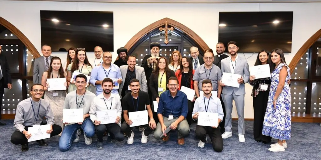 بالصور البابا تواضروس الثاني بالمقر البابوي بالقاهرة يشهد حفلة تخريج الدفعة الثامنة للمعهد المسكوني للشرق الأوسط 3 البابا تواضروس الثاني يشهد تخريج الدفعة الثامنة