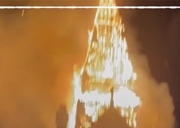 بالفيديو حريق كنيسة تاريخية في شمال فرنسا تعود للقرن الـ19