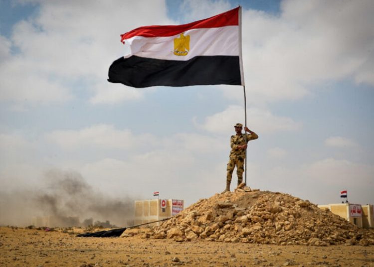موعد إجازة 6 أكتوبر للموظفين في القطاعين العام والخاص والبنوك يستعدون للعطلة 1 An Egyptian service member places an Egyptian national flag during an Egyptian military demonstration for observers during Bright Star 2017, Sept. 19, 2017, at Mohamed Naguib Military Base, Egypt. Bright Star 2017 centralizes around regional security and cooperation, and promoting interoperability in conventional and irregular warfare scenarios. (U.S. Air Force photo by Staff Sgt. Michael Battles)