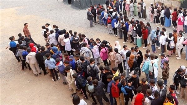 هل يتم تعطيل الدراسة عقب إصابة 25 طالب وطالبة بمرض طفح جلدي بمدرستين في أسيوط واول رد لوزارة التربية والتعليم 3 إصابة 25 طالب وطالبة بمرض طفح جلدي