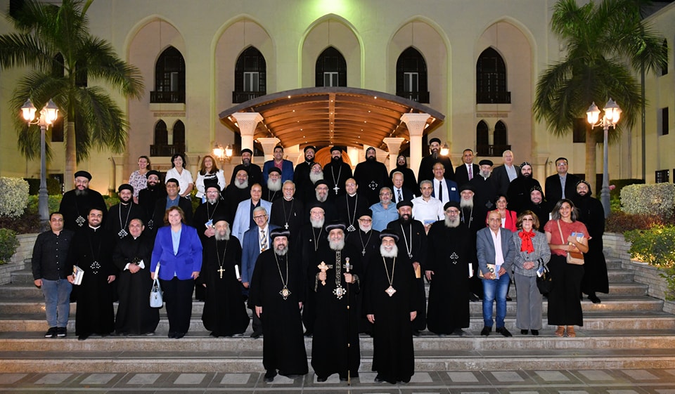 بالصور البابا تواضروس الثاني بالمقر البابوي يلتقي أعضاء هيئة تدريس إكليريكية الأنبا رويس 4 البابا تواضروس الثاني