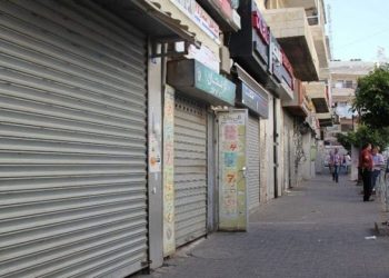 إغلاق فروع لسلاسل محلات تجارية