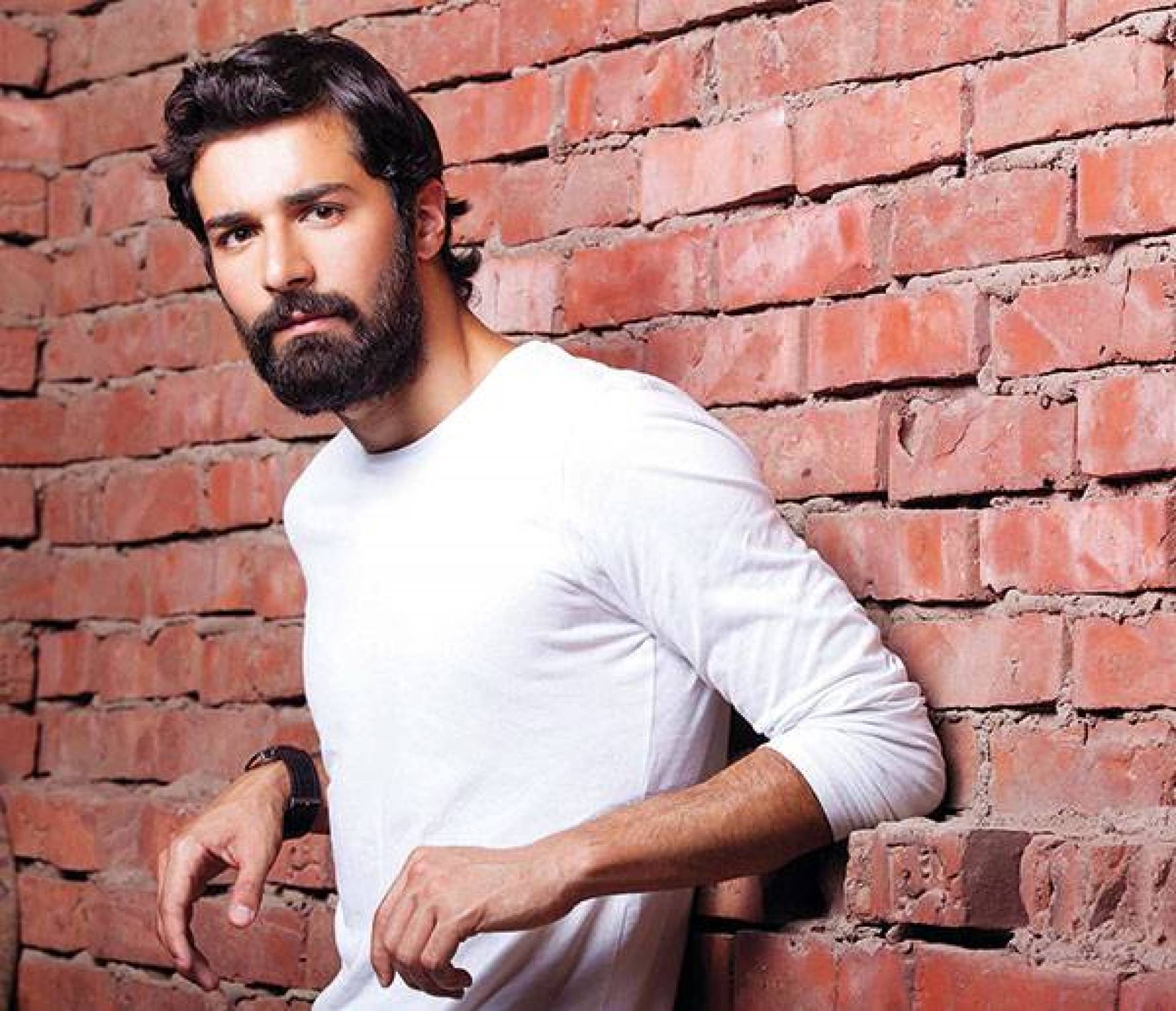 مفاجآت مسلسل عمر أفندي يكشفها الفنان أحمد حاتم لأول مرة 3 التحول من السرداب إلى عمر أفندي