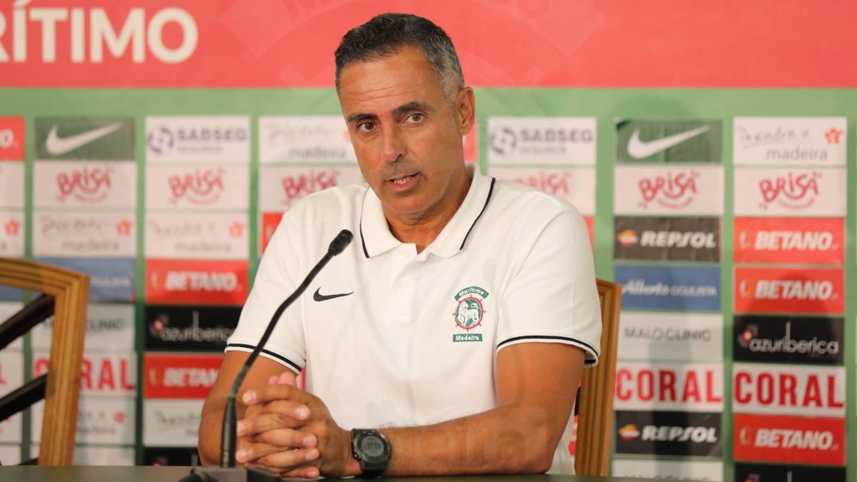 شاهد ماذا فعل اللاعب أحمد فتوح بعد إستبعاده من مباراة الزمالك والشرطة الكيني 4 أسباب استبعااد جوميز للاعب