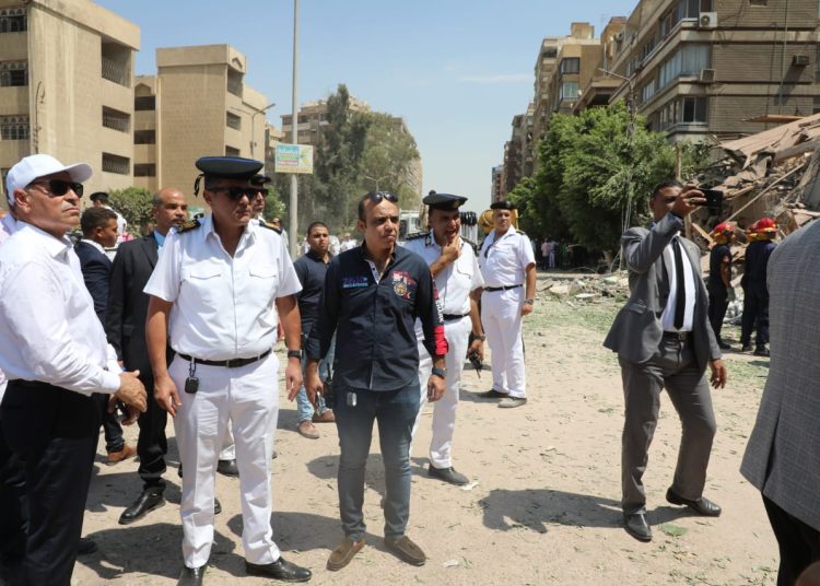 تفاصيل انهيار عمارة أرض الجولف والكشف عن الخسائر 5 سيارات والبحث عن الضحايا 1 انهيار عمارة أرض الجولف