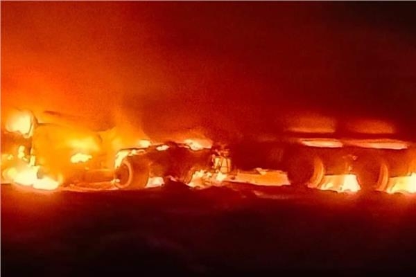 عاجل حريق مروع في الغردقة بعد تصادم سيارتين محملتين بالسولار والأسمنت 1 0 15