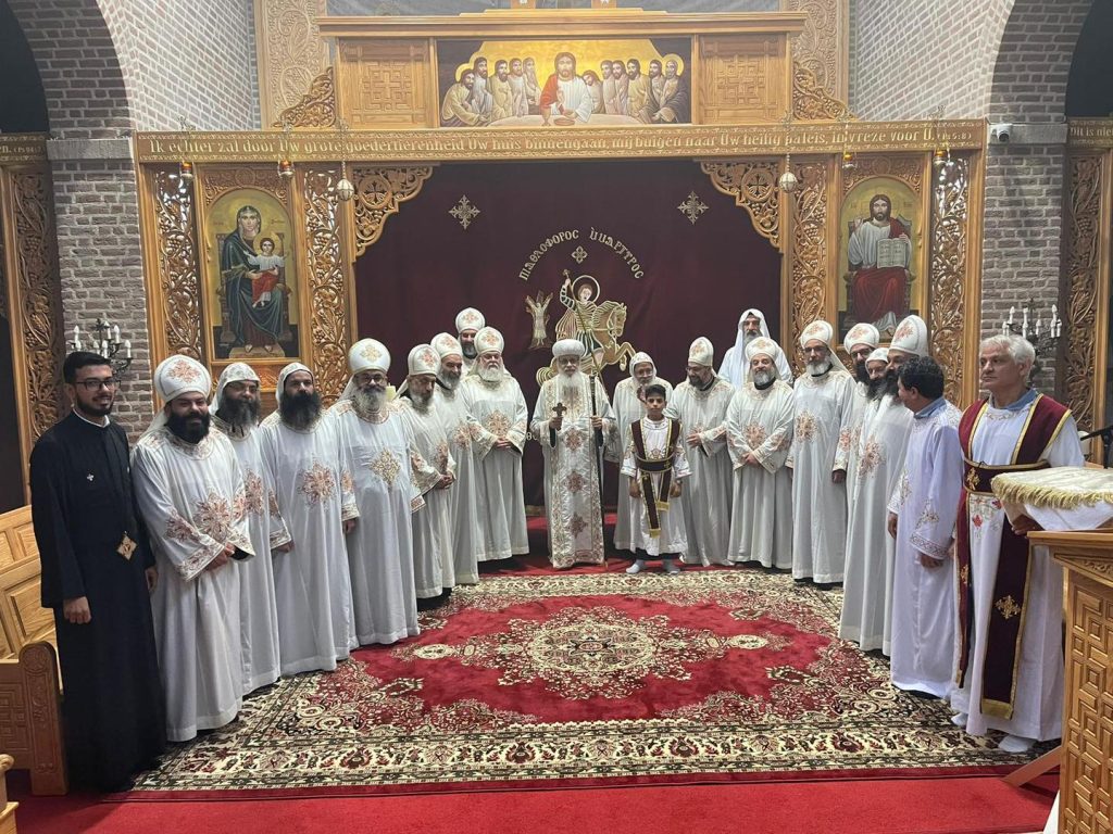 إيبارشية هولندا تحذر جموع الأقباط من التعامل مع هذا الشخص المزيف يستهدف السيدات 5 نيافة الأنبا أرساني