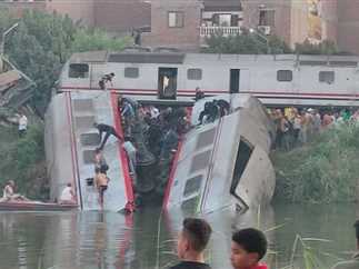 التحفظ على السائق المتسبب في تصادم قطاري المنيا بأمر عاجل من النائب العام وكشف بيان النيابة 3 حادث ت قطاري المنيا صادم قطارين