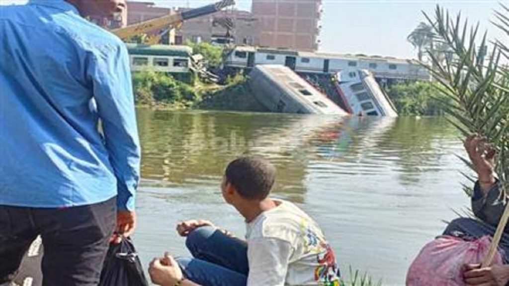 قرار وزير النقل بعد حادث قطار المنيا لكل من تسبب بهذه الكارثة وهذه آخر المستجدات 2 حادث قطار المنيا