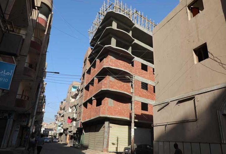 وزير الإسكان يصدر 5 قرارت هامة بشأن قانون البناء الموحد واستخراج تراخيص البناء 1 تسوية مخالفات البناء