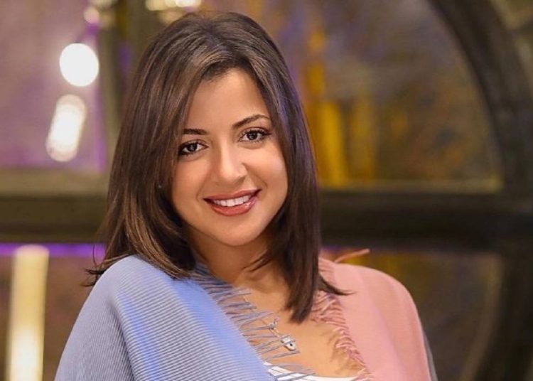 الفنانة منى فاروق تثير الجدل وتشتم متابعيها بألفاظ خادشة وتتغزل في المخرج الشهير 1 2018 4 8 10 47 37 884 356