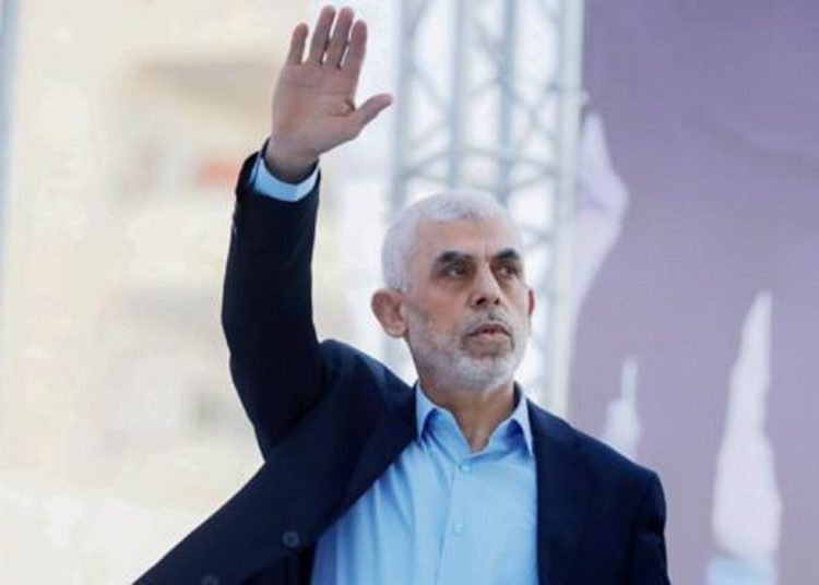 بالصور ما كان يحمله يحيى السنوار زعيم حركة حماس قبل اغتياله مقتنيات مثيرة 1 2018 4 8 10 47 37 884 427