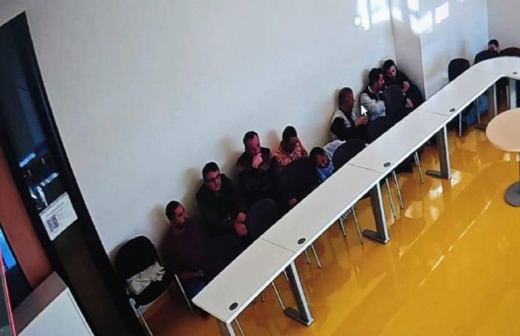 شاهد هجوم مسلح في أنقرة على شركة صناعات الطيران وانباء عن وفيات ومصابين 3 هجوم مسلح في أنقرة