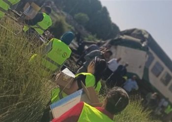 عقب حادث قطار المنيا بالصور مشاركة متطوعي وكوادر للهيئة القبطية الإنجيلية