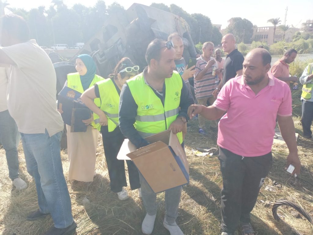 عقب حادث قطار المنيا بالصور مشاركة متطوعي وكوادر للهيئة القبطية الإنجيلية 2 حادث قطار المنيا