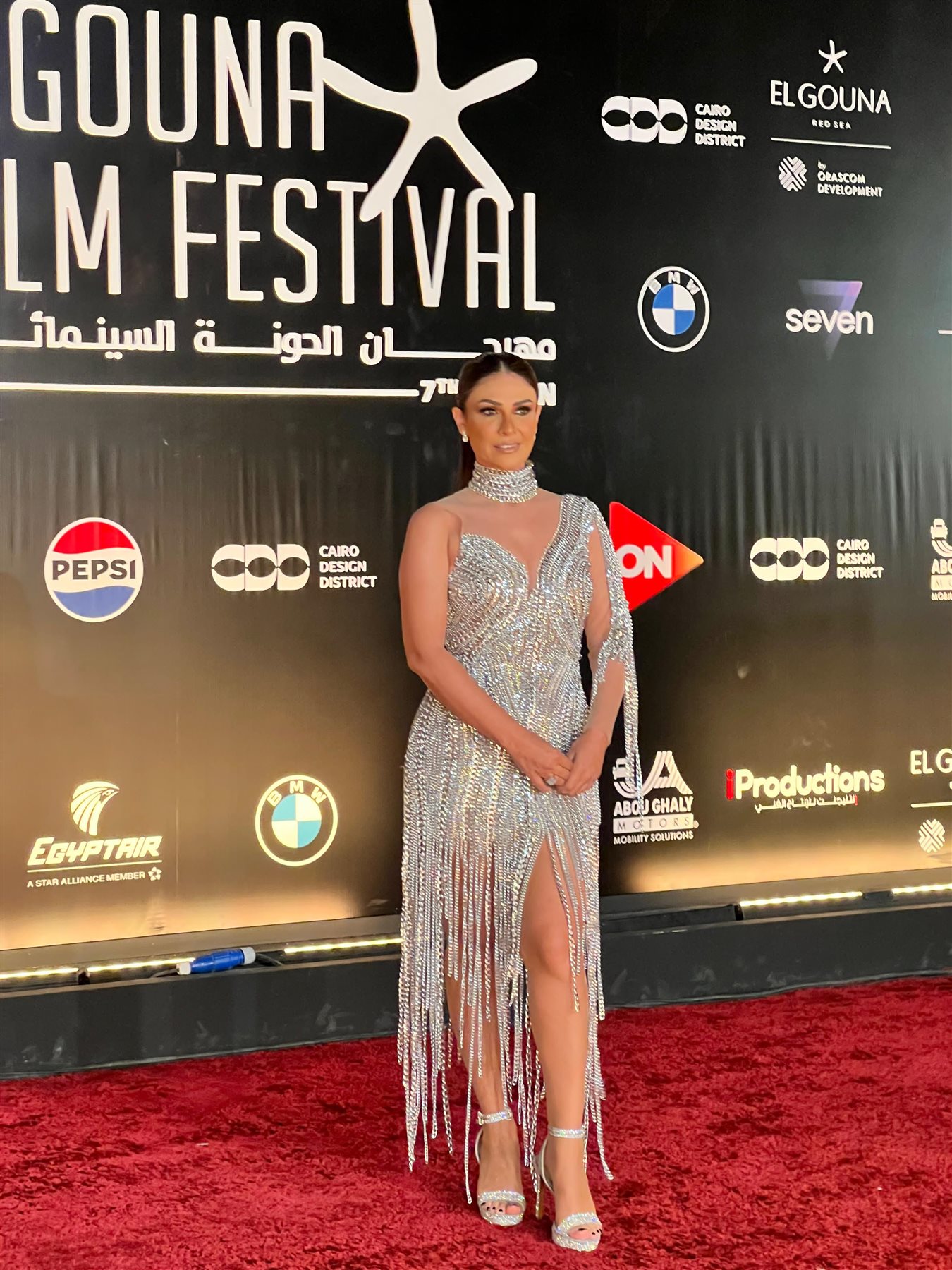 تعليق حاد من ناقد موضة على إطلالة فنانة شهيرة في الجونة فستانها مينفعش يتلبس في مهرجان 2 تعليق حاد من ناقد موضة على إطلالة الفنانة بسمة