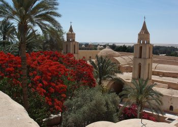 تفاصيل زيارة لجنة الكهنة والرعاة للمكتبة البابوية المركزية في دير الأنبا بيشوي