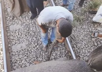 انفصال ثلاث عربات من قطار