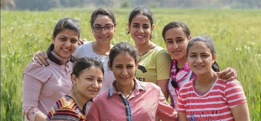 نجيب ساويرس يدعم فيلم رفعت عيني للسما شوفوا بنات الصعيد الجدعان 2 دعم ساويرس لفيلم رفعت عيني للسما
