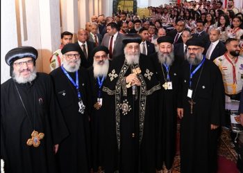 بالصور البابا تواضروس الثاني خلال العظة الاسبوعية يكرم المتميزين والمتفوقين وسط فرحة شعب كنيسة الملاك ميخائيل بالظاهر