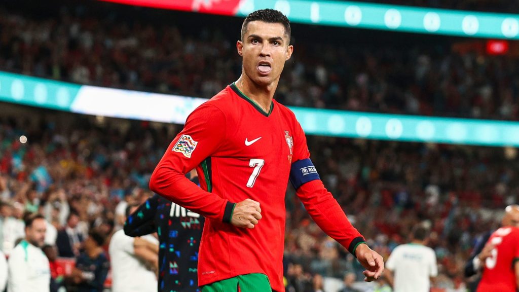 مفاجأة بشأن مستقبل كريستيانو رونالدو الأهلي وجهة محتملة قبل بطولة كأس العالم للأندية 3 كريستيانو رونالدو يحدد موعد اعتزال كرة القدم